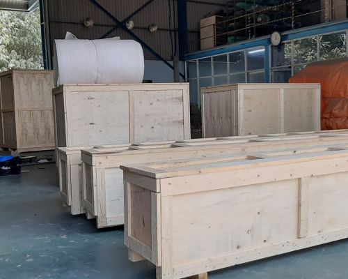 Đóng pallet kiện gỗ - Reliance Moves - Công Ty TNHH Vận Chuyển Trung Tín